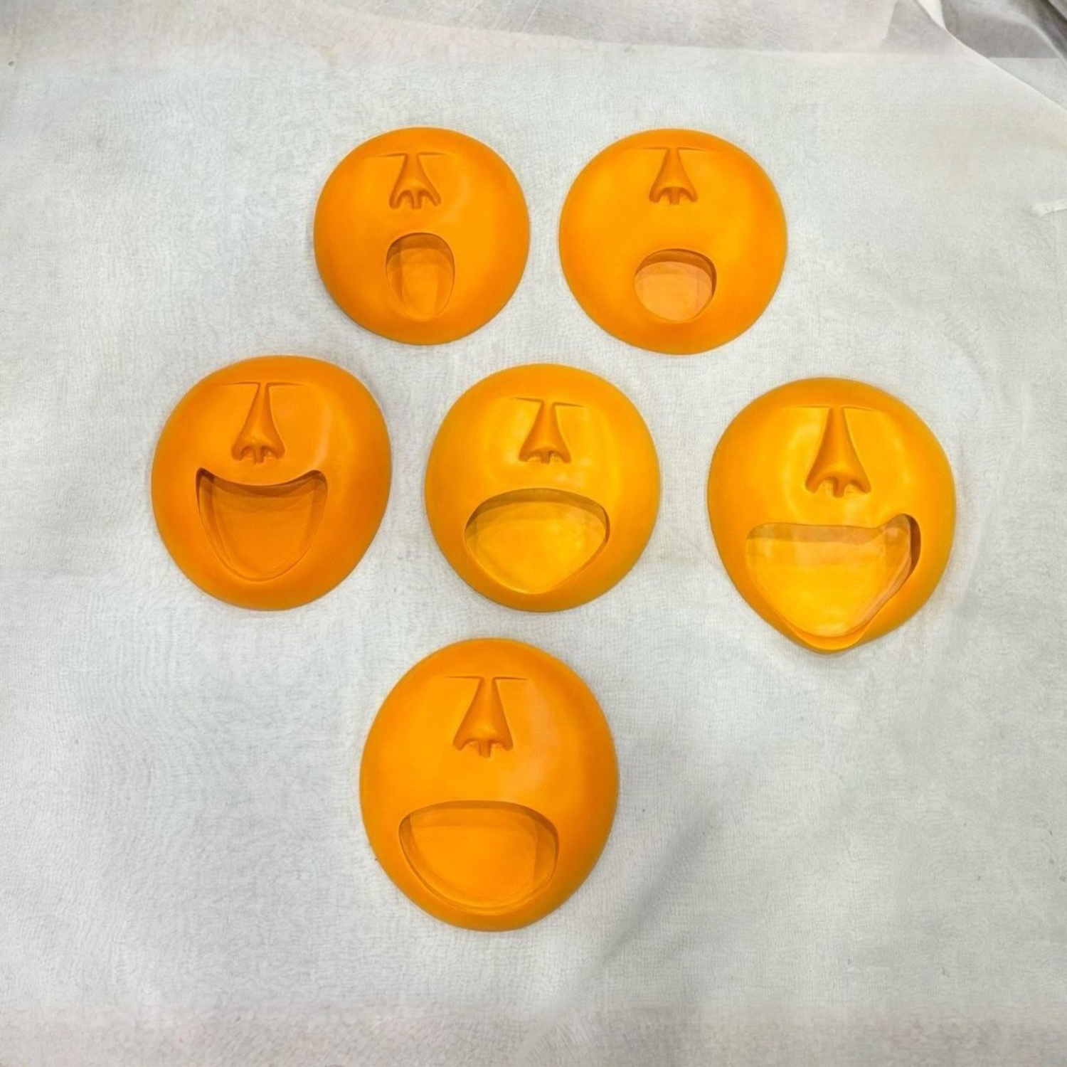 Abstract Face Expression Wall Décor – 6 Piece Hanging Set