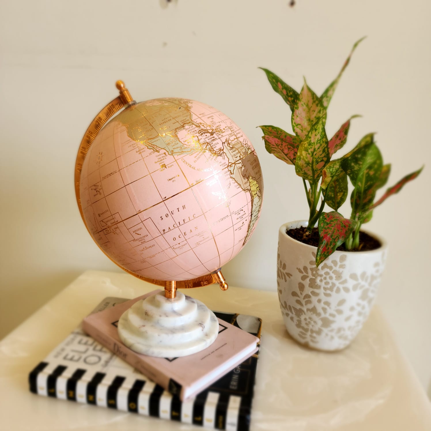 Central Laminated Pink Globe