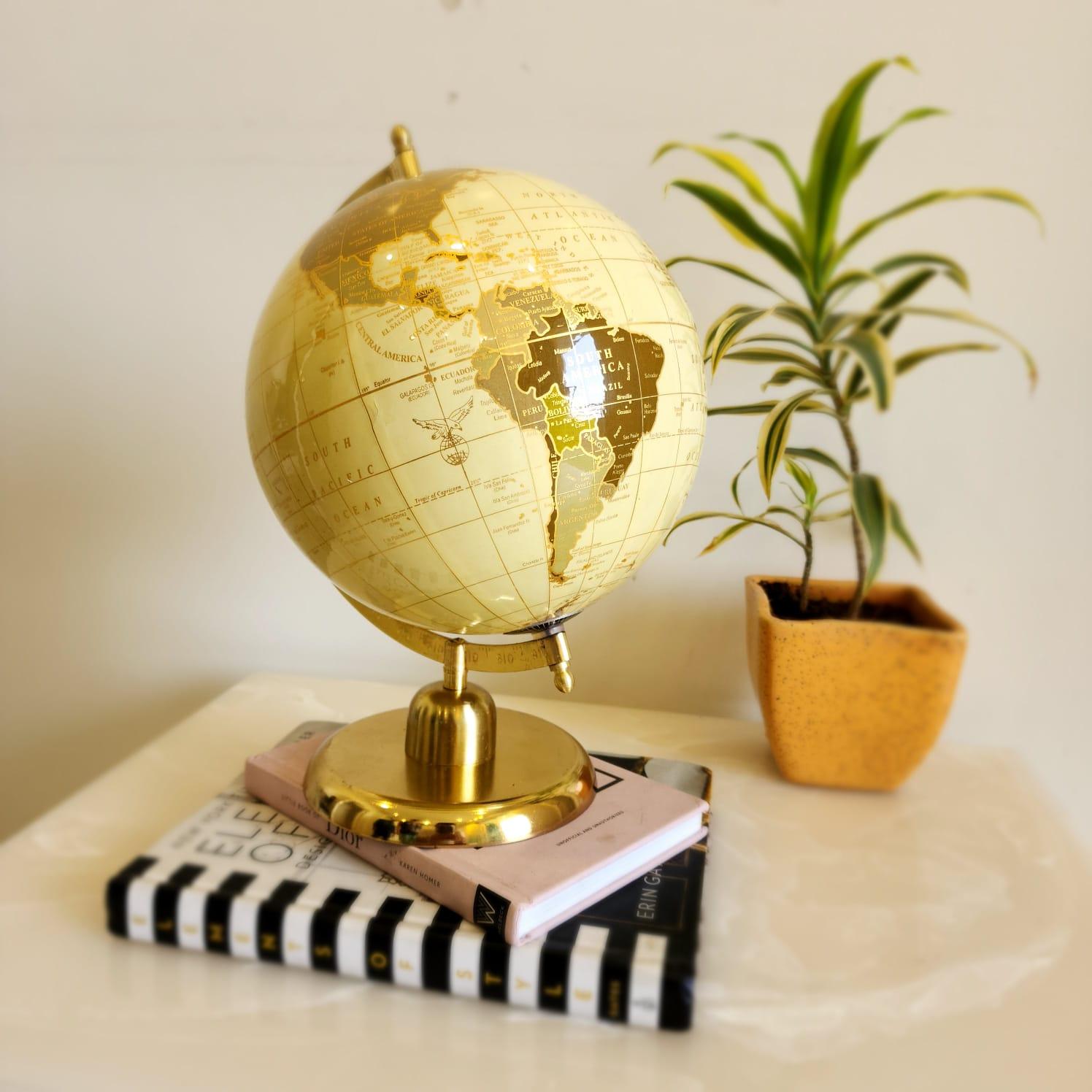Peru Laminated Beige Globe