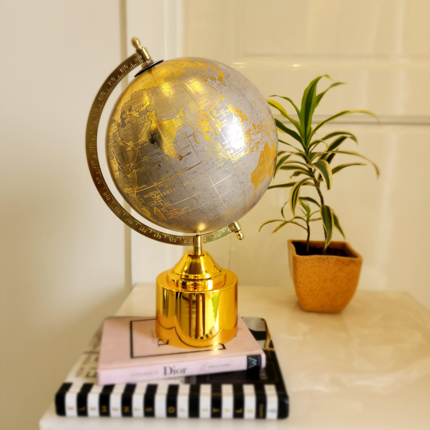 Columba Laminated Gold Grey Globe