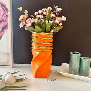 Wave Vase with a Ring