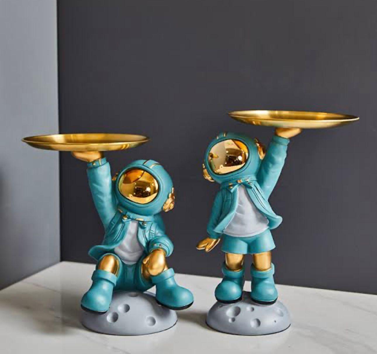 Serving Astronaut Tray Holder