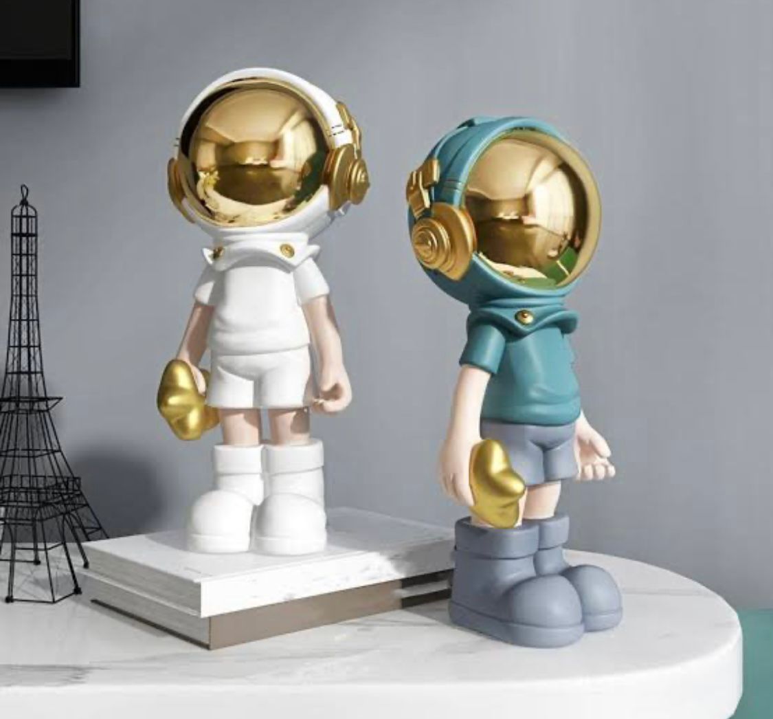 Summer Spaceman Astronaut Statue-VIIVAZ