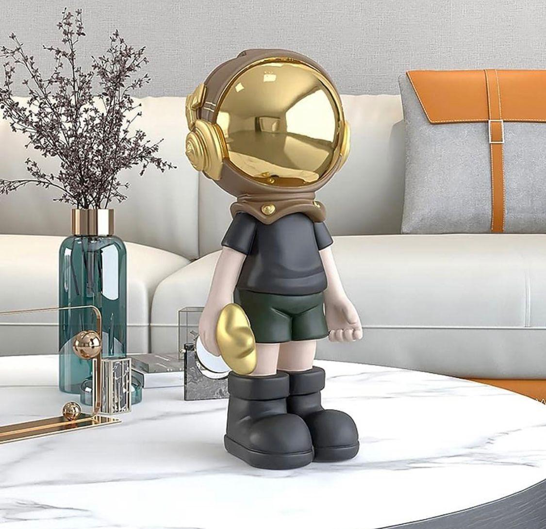 Summer Spaceman Astronaut Statue