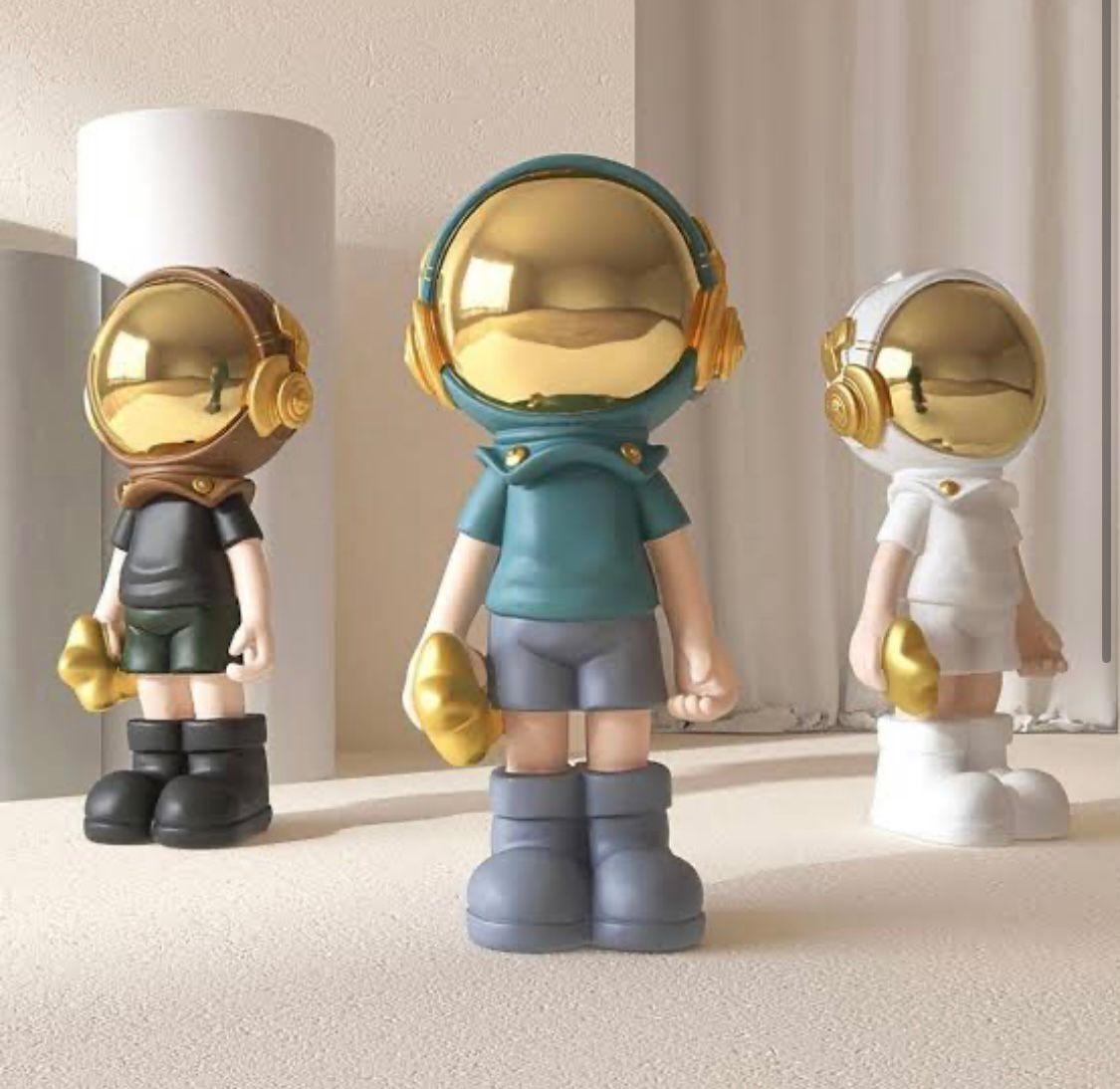 Summer Spaceman Astronaut Statue