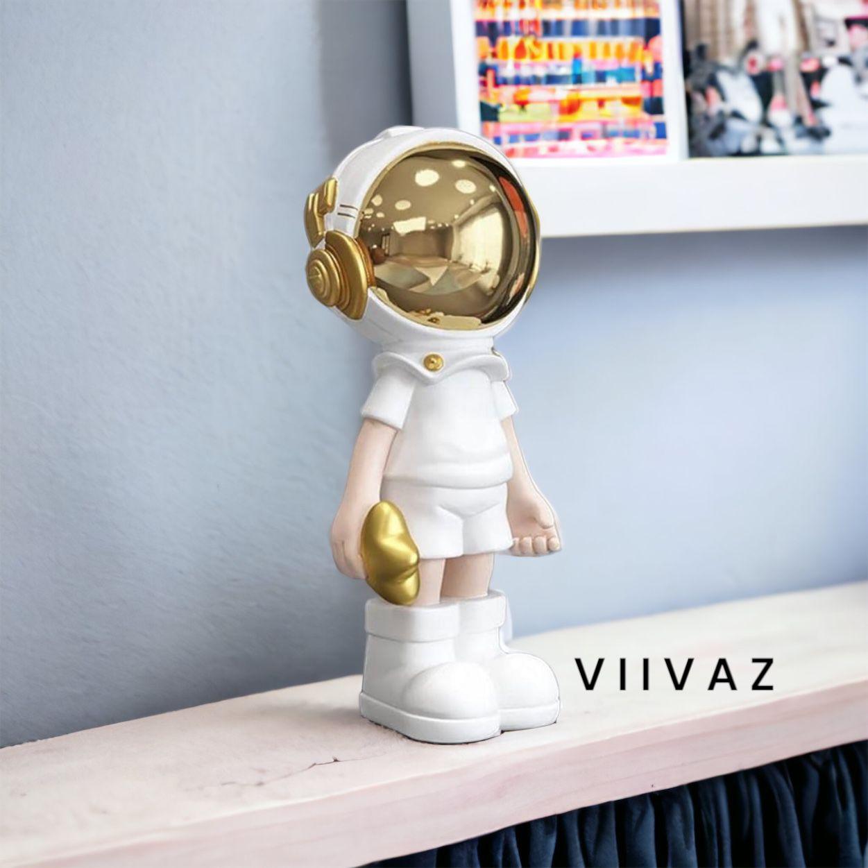 Summer Spaceman Astronaut Statue