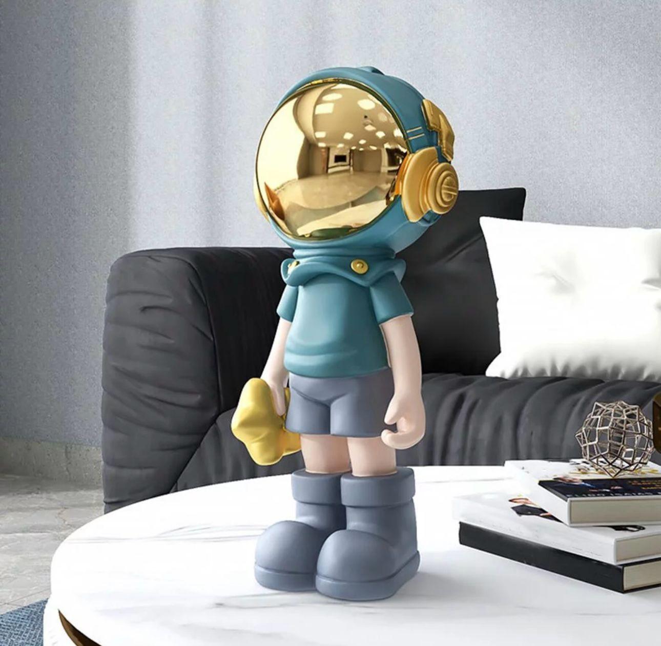 Summer Spaceman Astronaut Statue