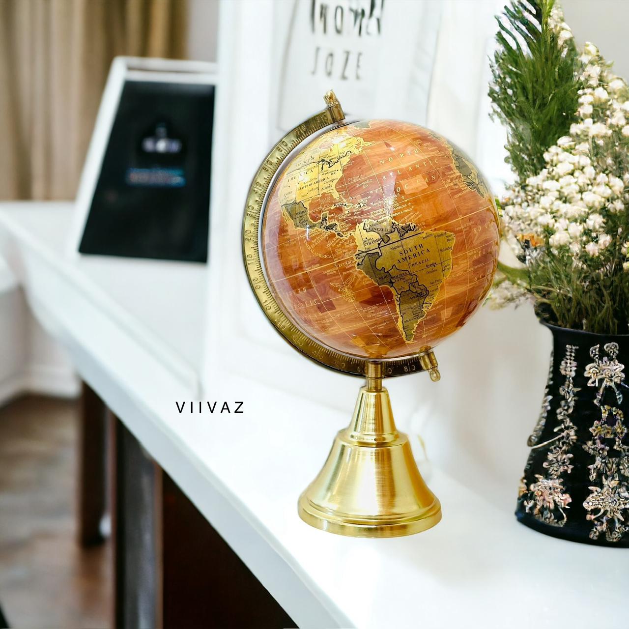 Auk Laminated Gold Globe