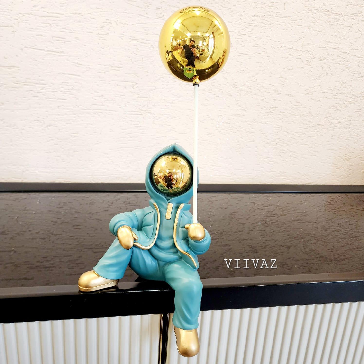 STYLISH ASTRO WITH BALLON