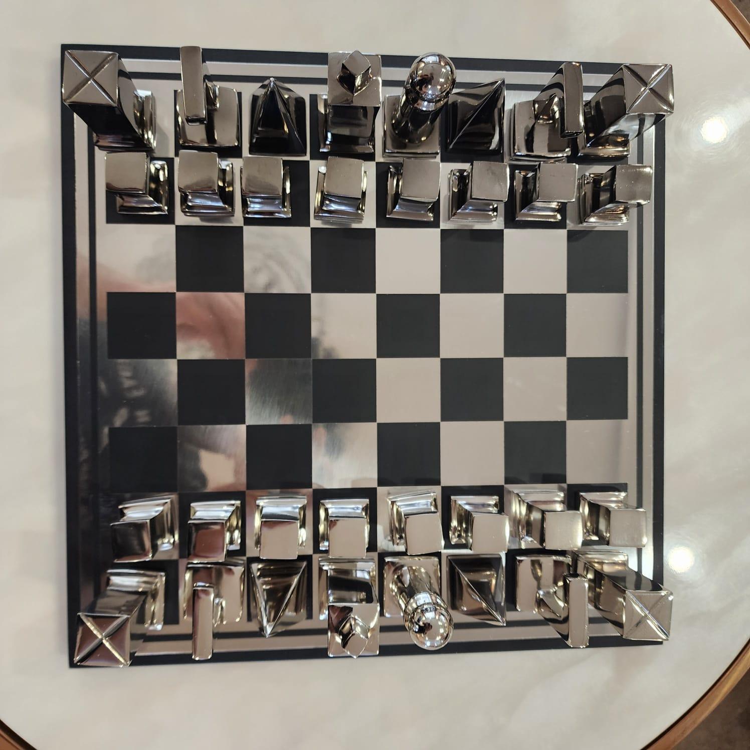 MARVELLOUS SKYLINE METAL CHESS