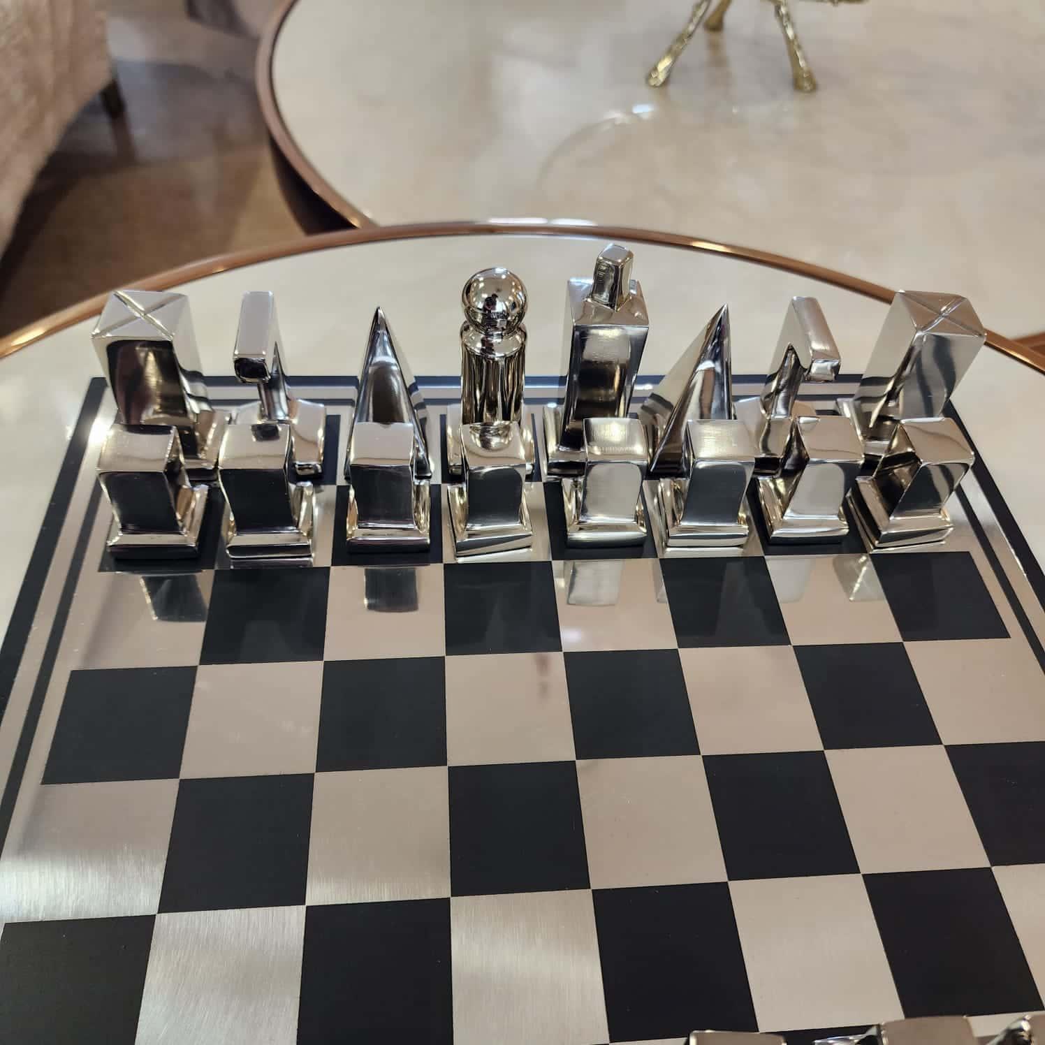 MARVELLOUS SKYLINE METAL CHESS