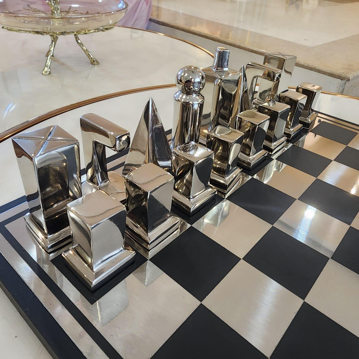 MARVELLOUS SKYLINE METAL CHESS
