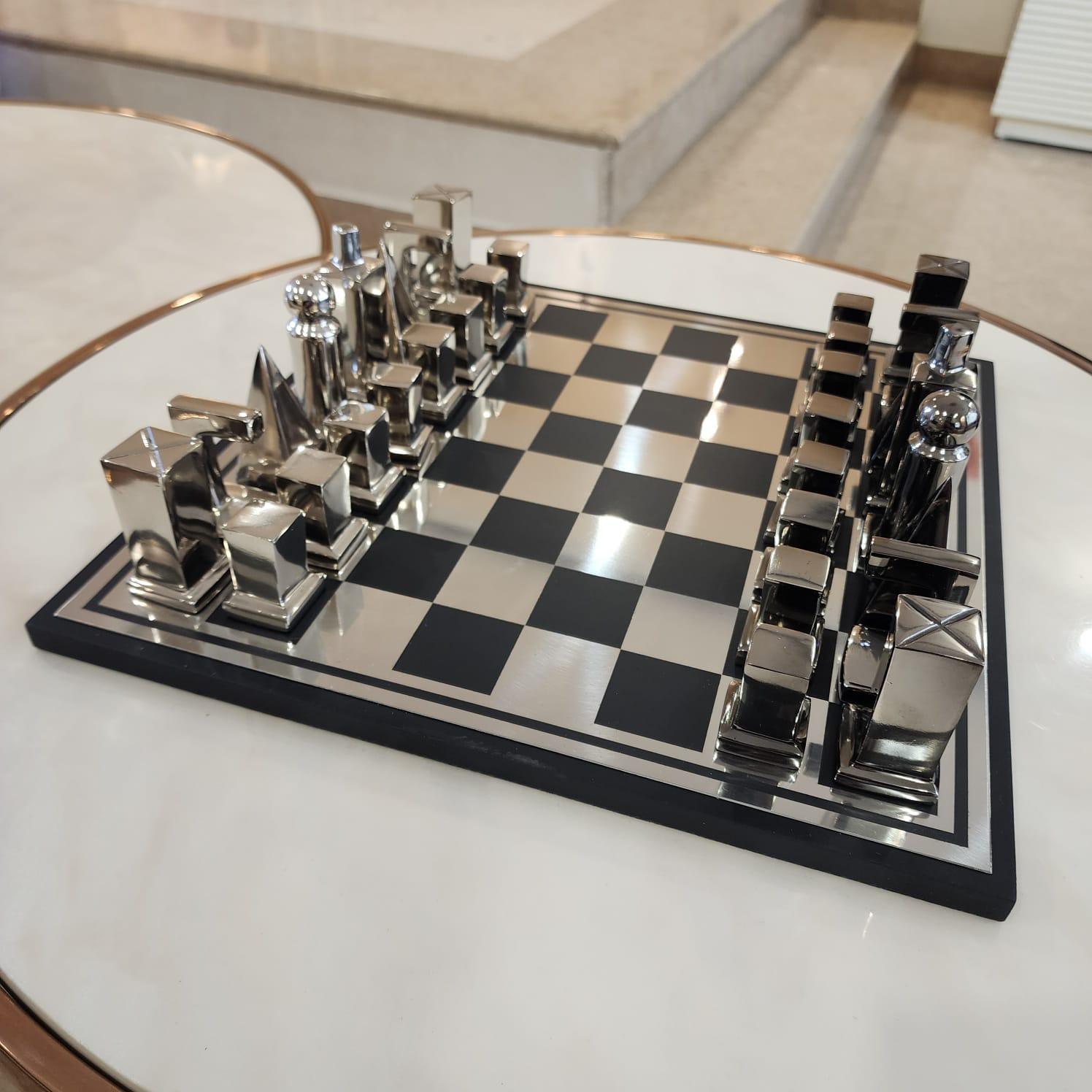 MARVELLOUS SKYLINE METAL CHESS