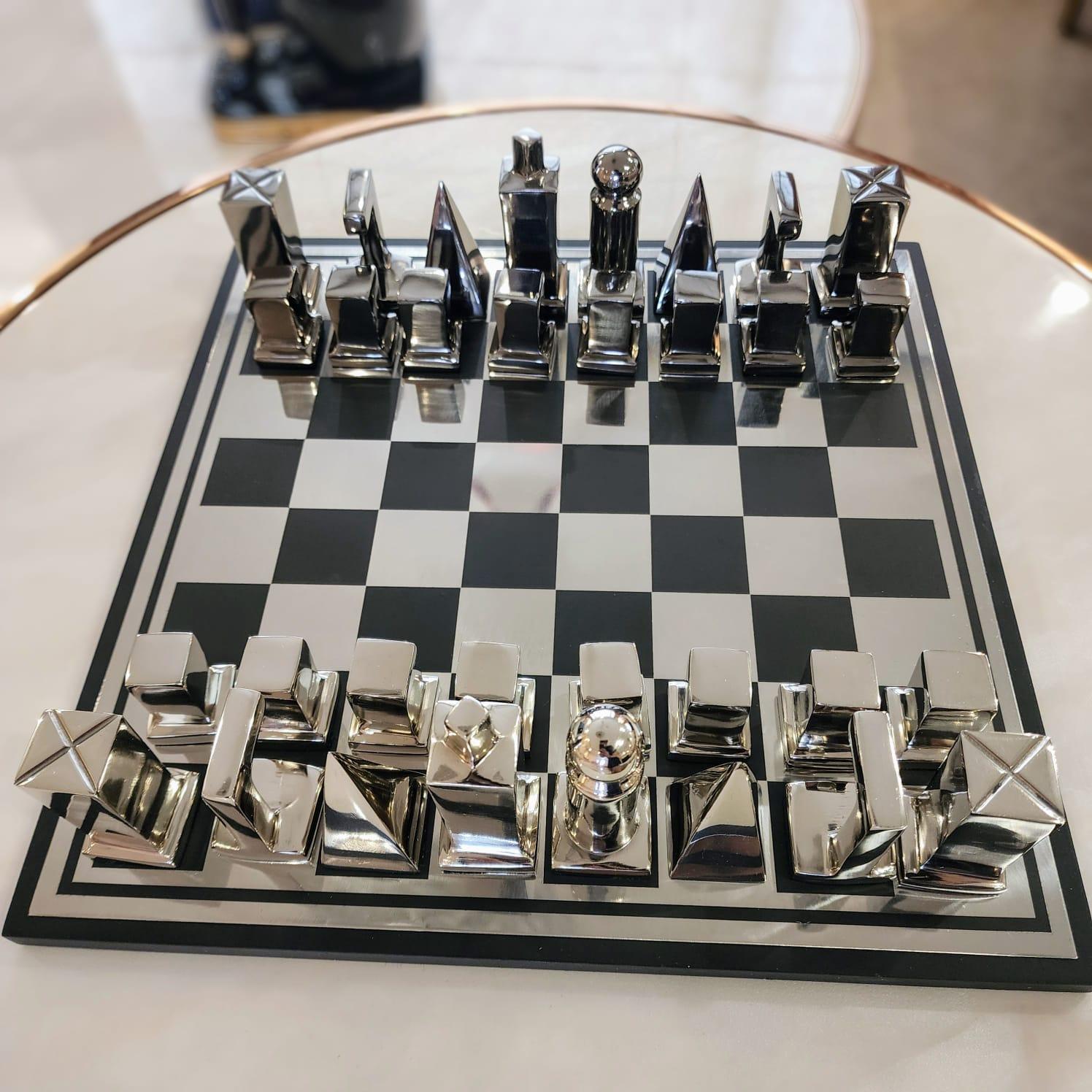 MARVELLOUS SKYLINE METAL CHESS