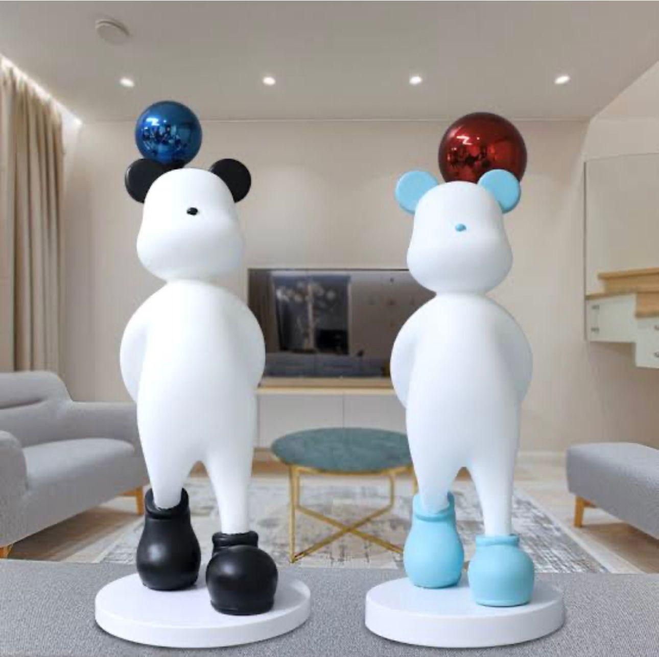 SNOWMAN HOLDING A BALLOON