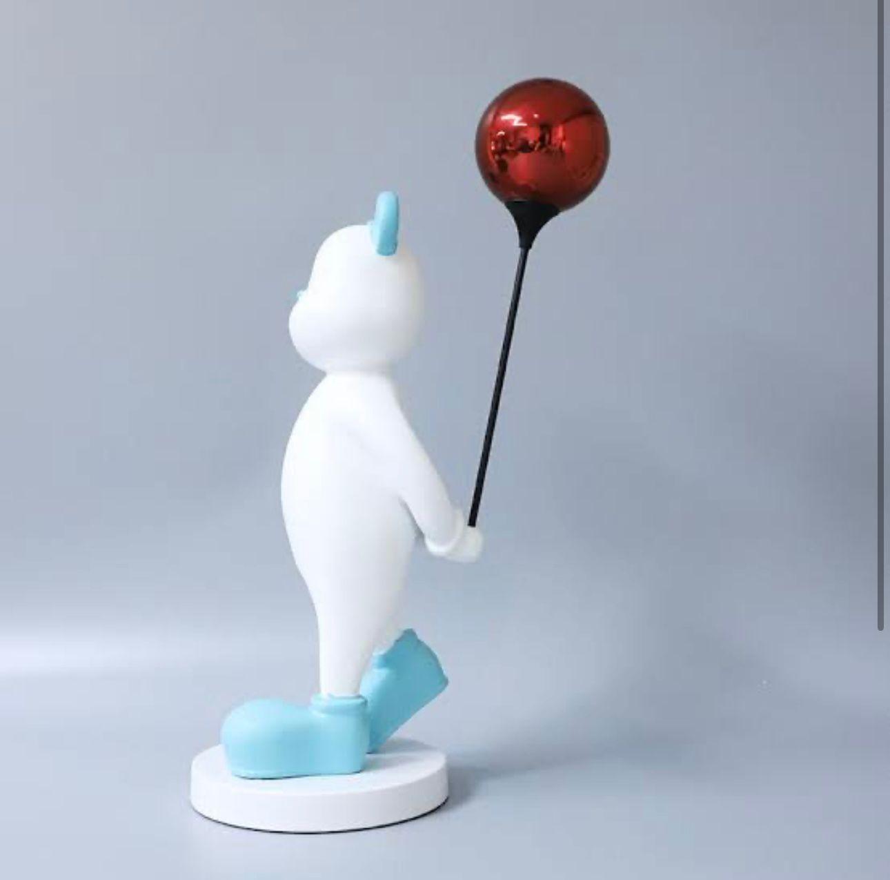 SNOWMAN HOLDING A BALLOON