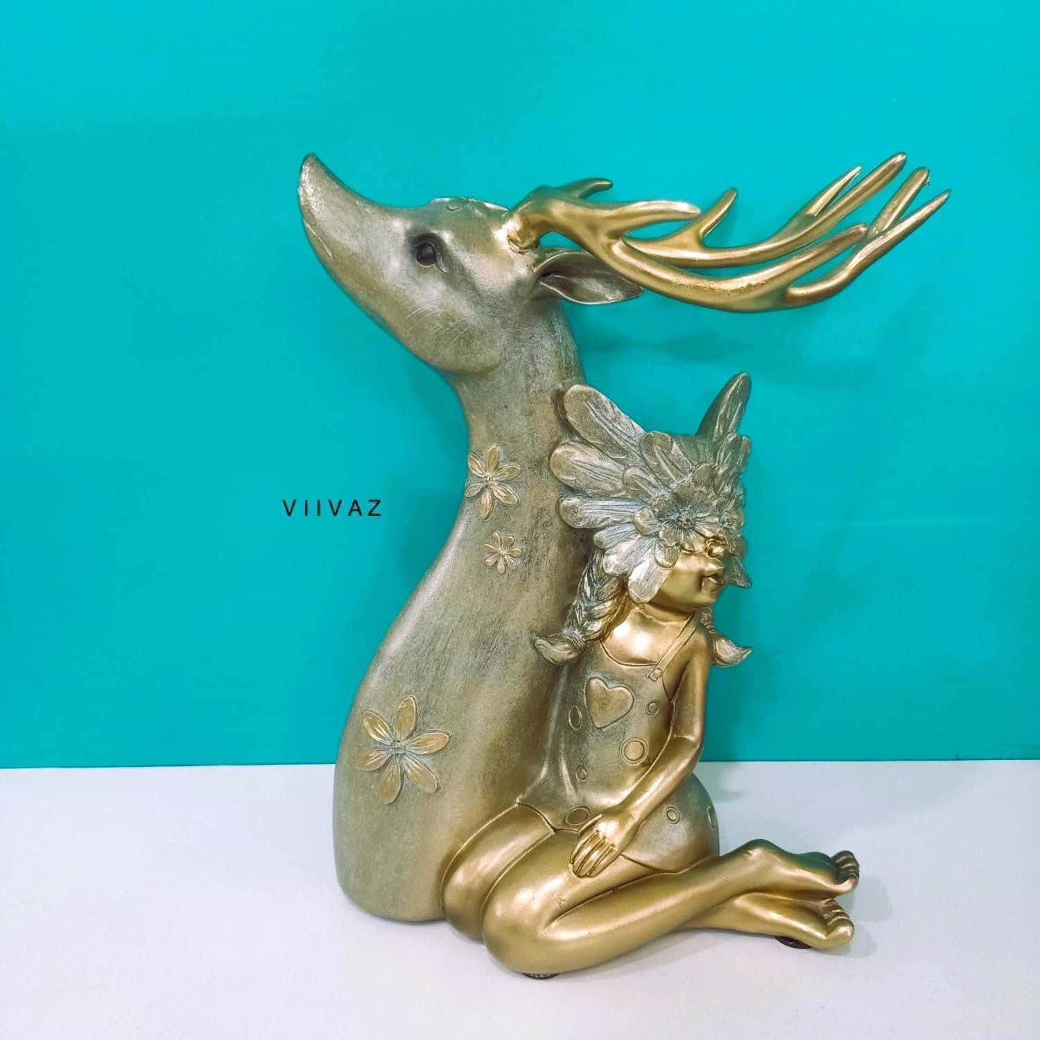 PRINCESS ADORING ROYAL REINDEER