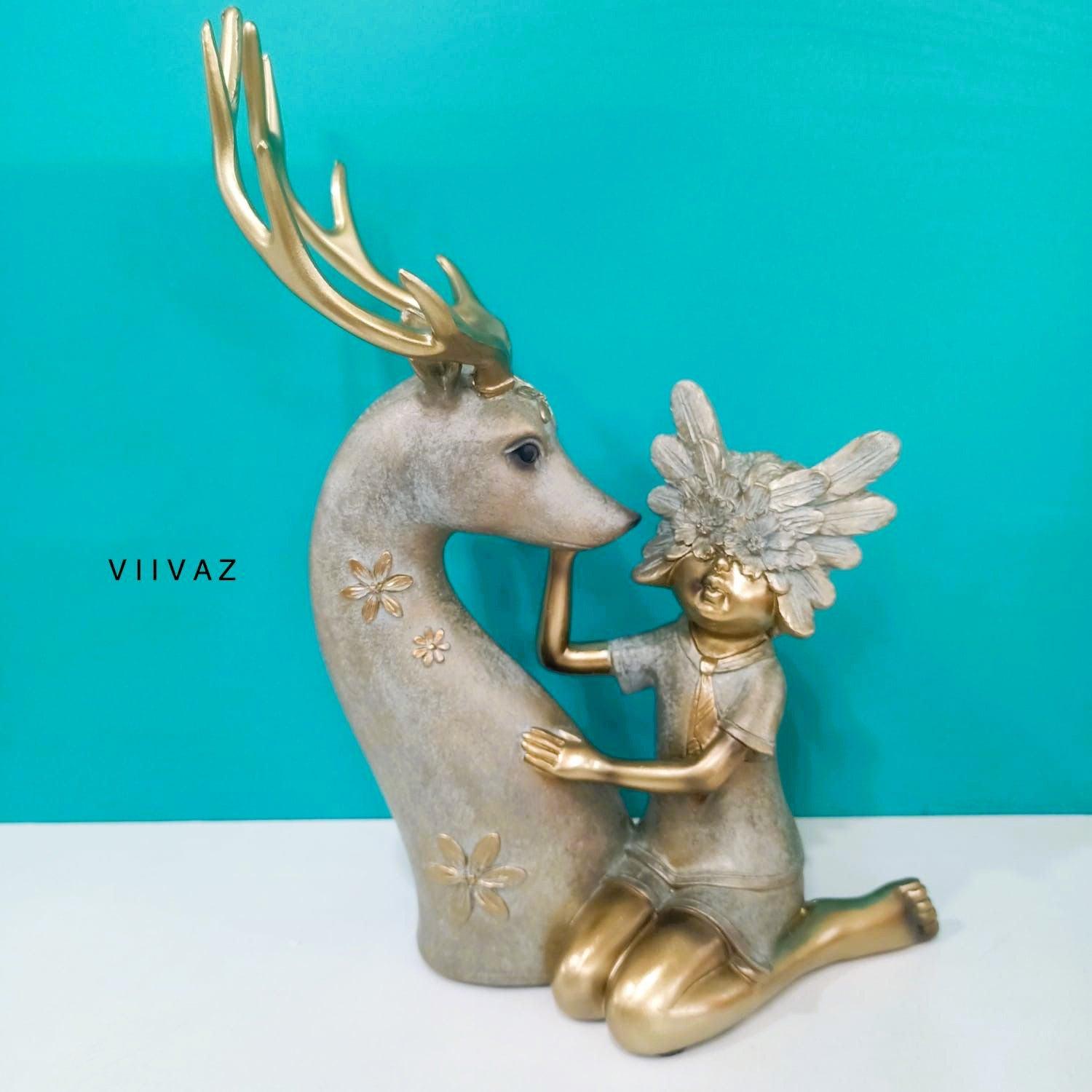 PRINCESS ADORING ROYAL REINDEER