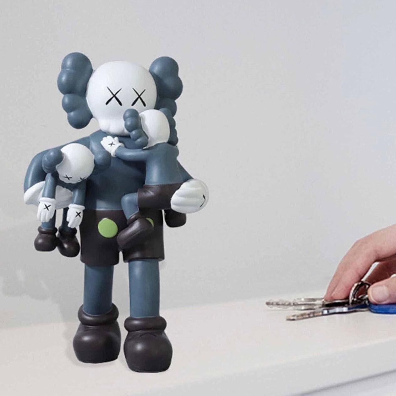 その他 kaws family brown KAWS FAMILY set of 2 works brown grey KAWS Family companion