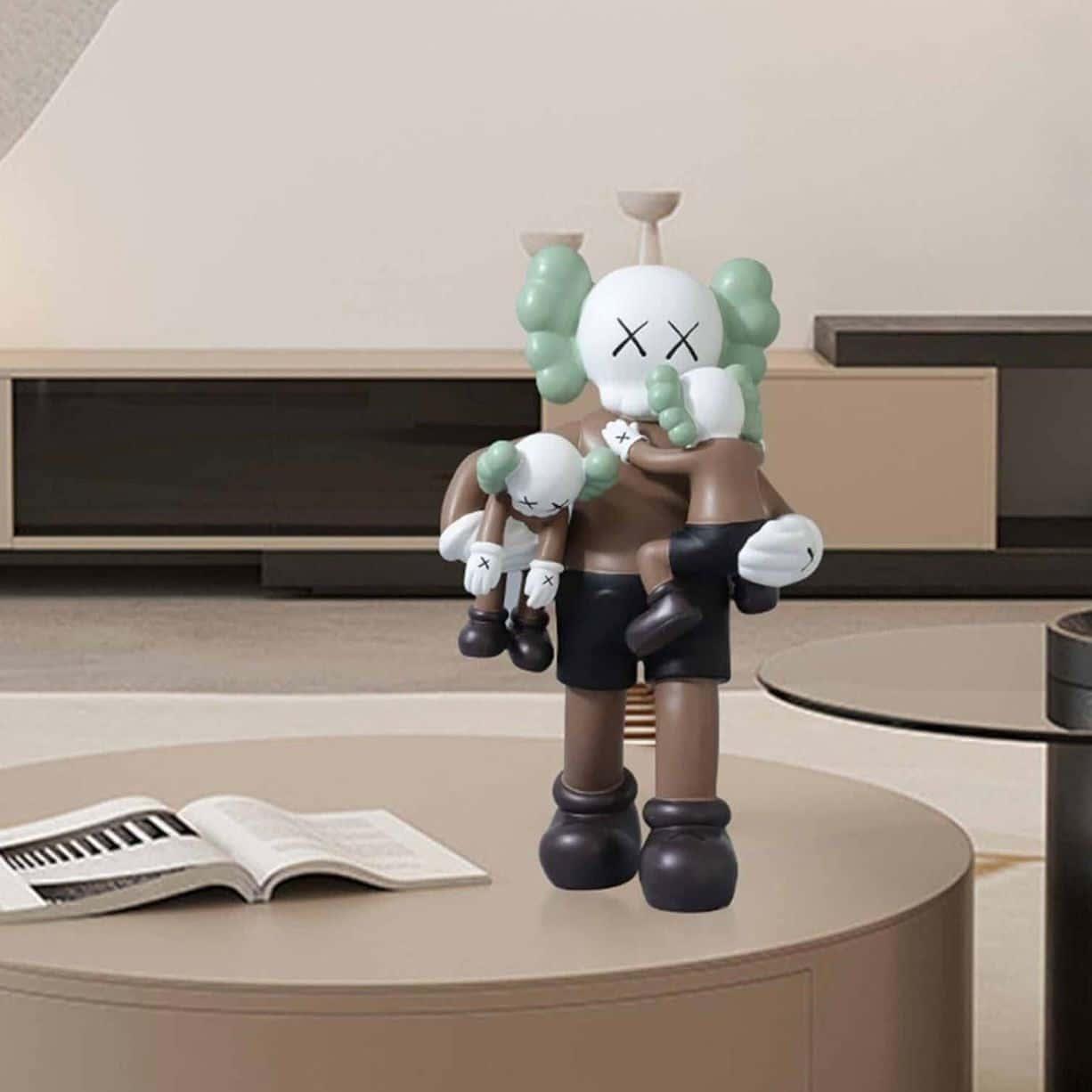 MR KAWS FAMILY ON SHORT ERRAND – VIIVAZ