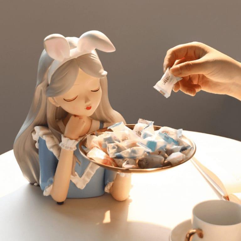 Sophia Girl With Tray