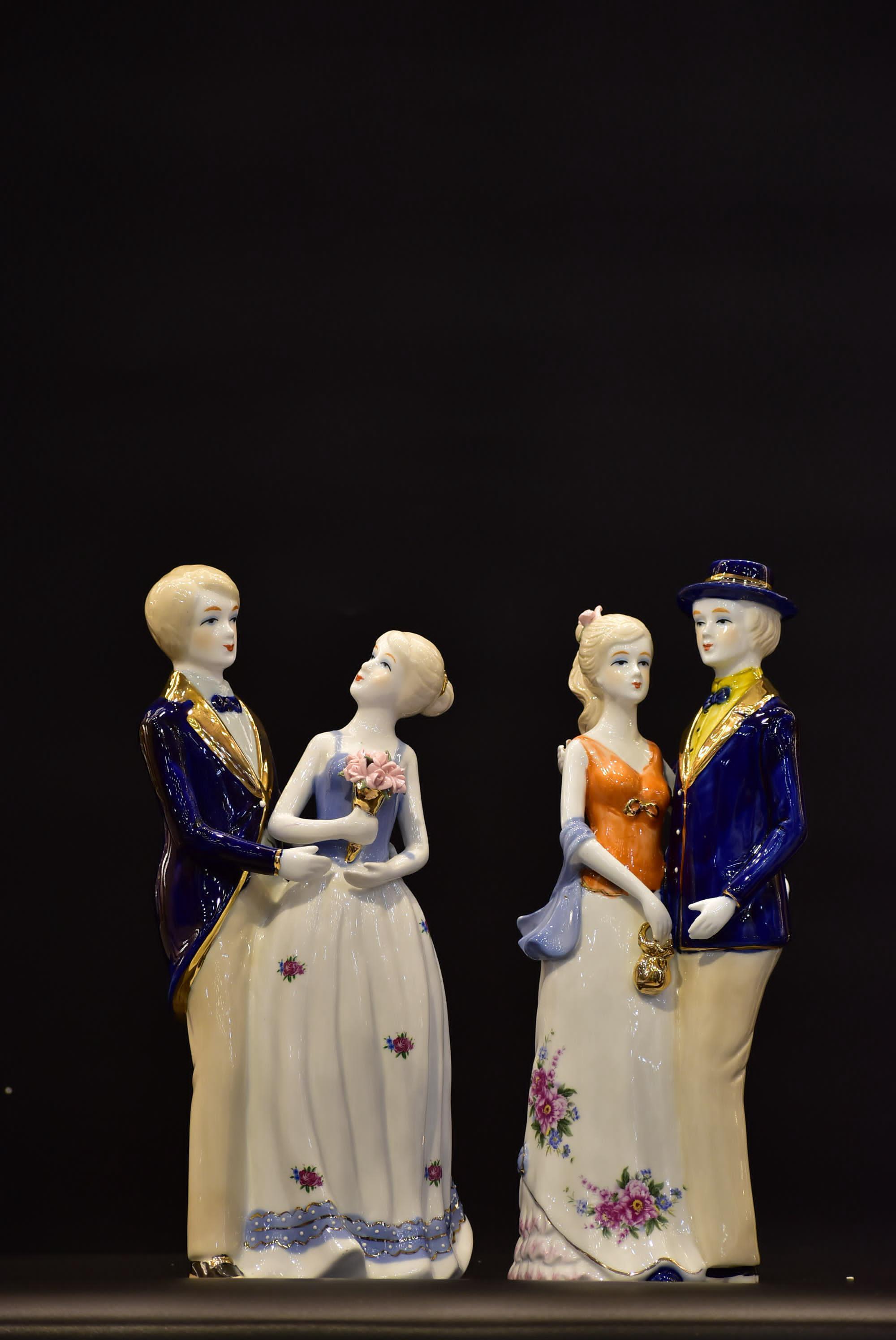 Victorian Wanderlust Couple Decor Style 1