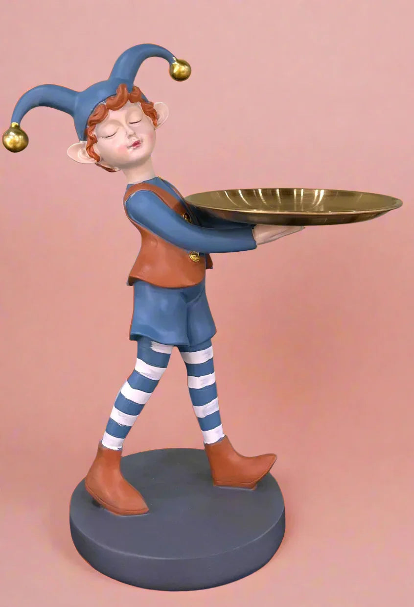 Ms Daisy holding a tray