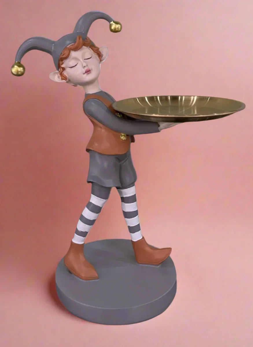 Ms Daisy holding a tray