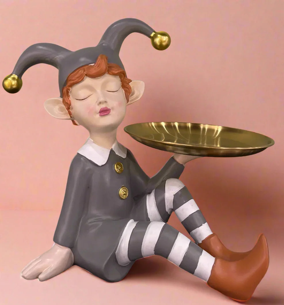 Ms Daisy sitting with a tray