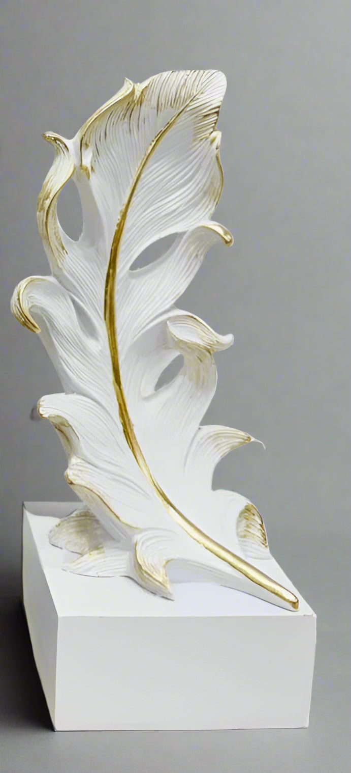 Elegant Feather Decor