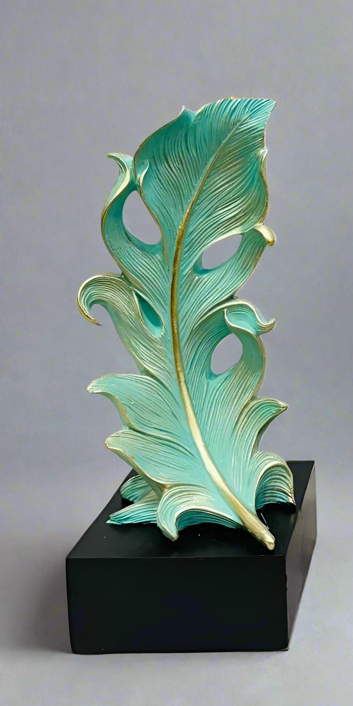 Elegant Feather Decor