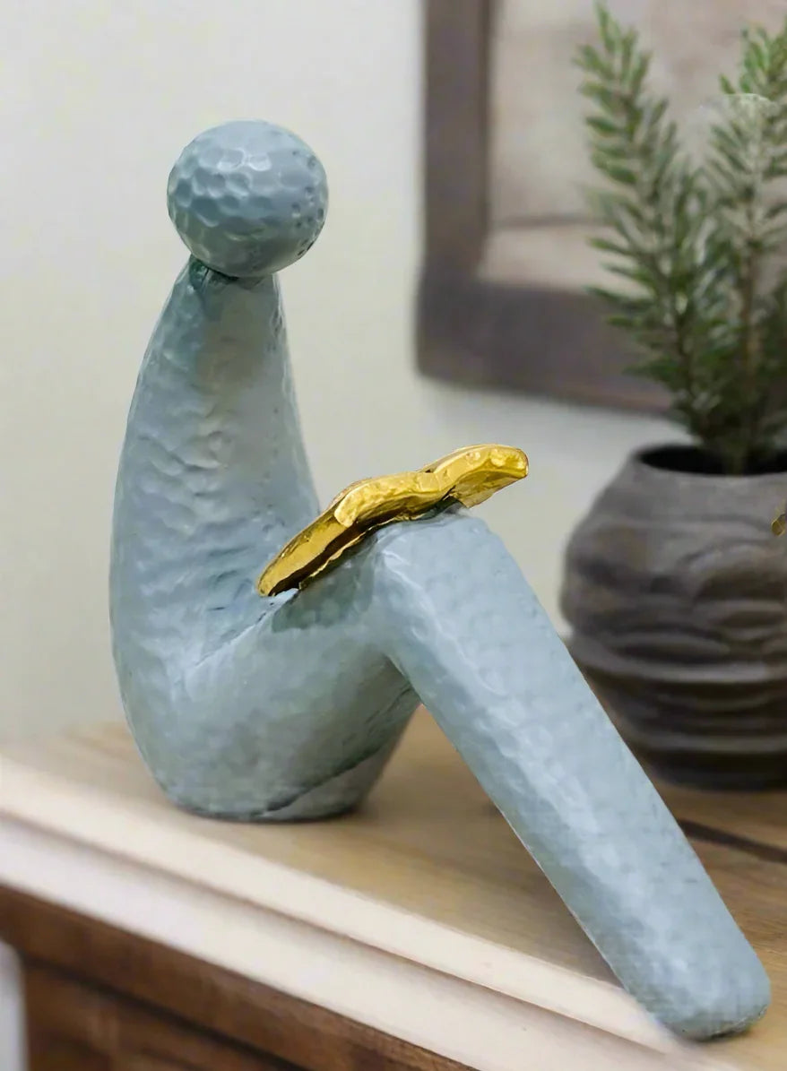 Silent Chapters – The Reading Man