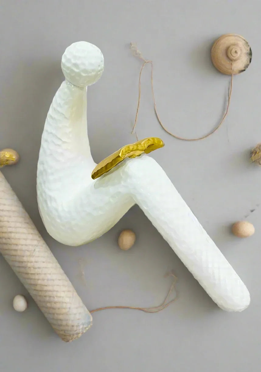 Silent Chapters – The Reading Man