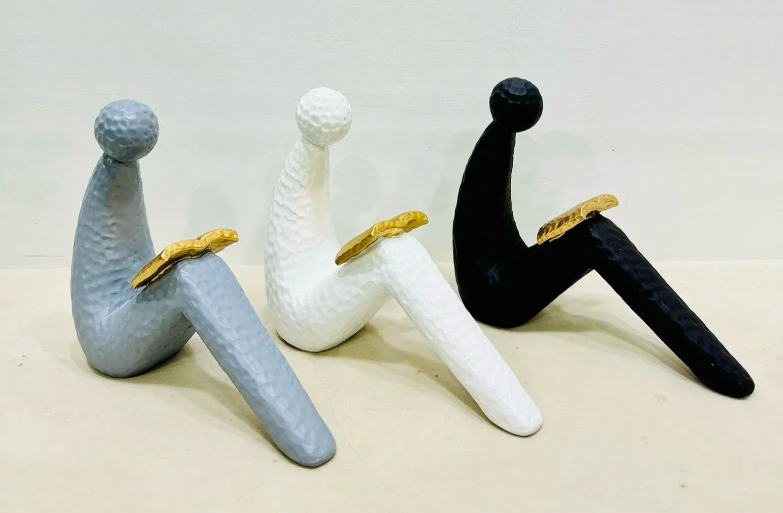 Silent Chapters – The Reading Man