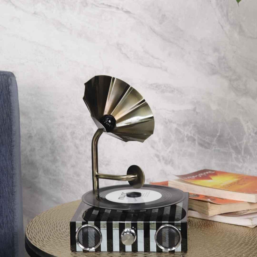 VINTAGE CRYSTAL GRAMOPHONE STYLE 9