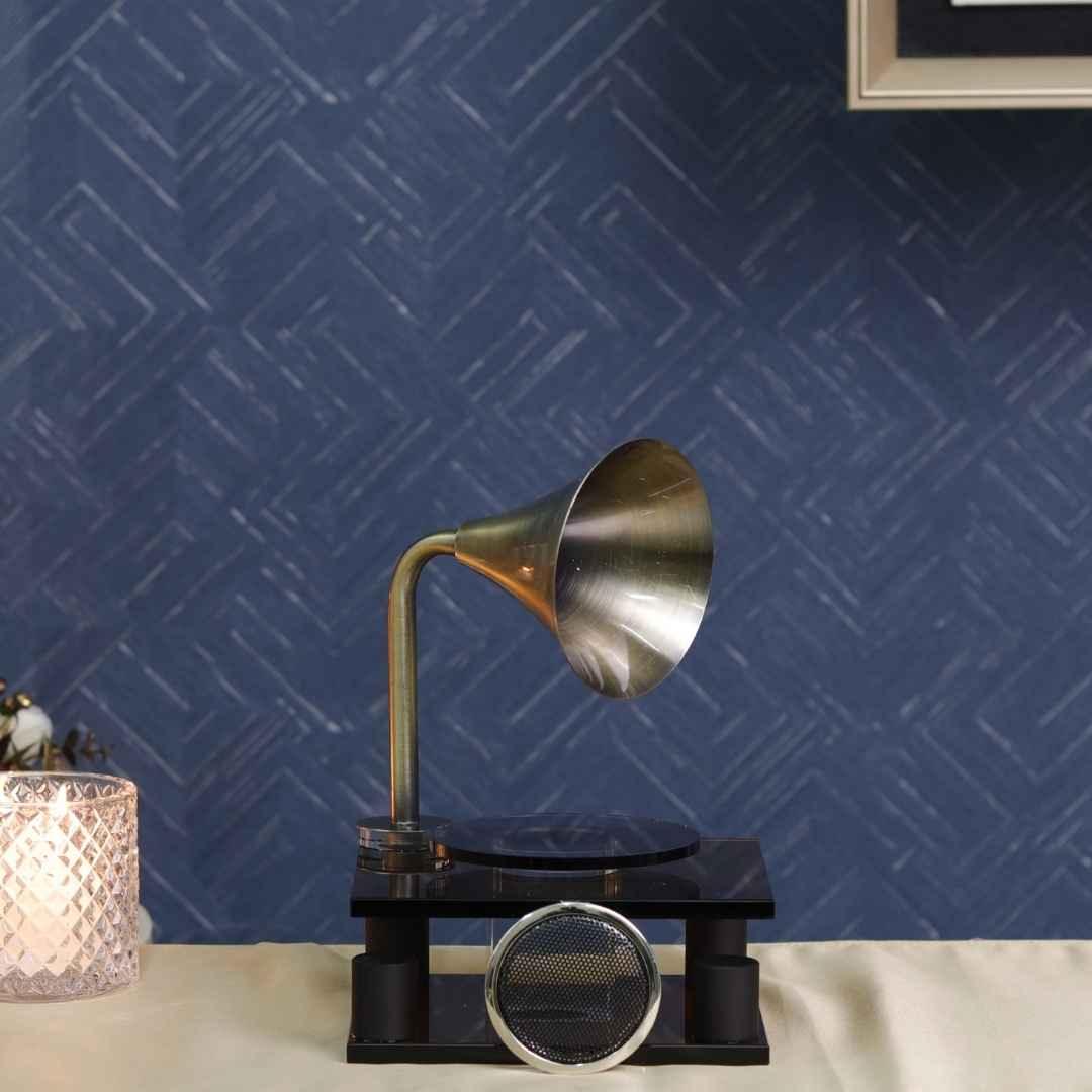 VINTAGE CRYSTAL GRAMOPHONE STYLE 8