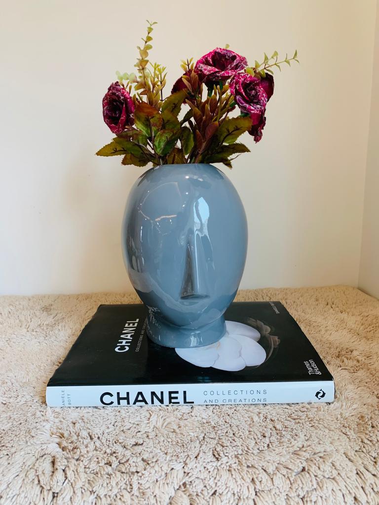 Adorable Human Face Vases