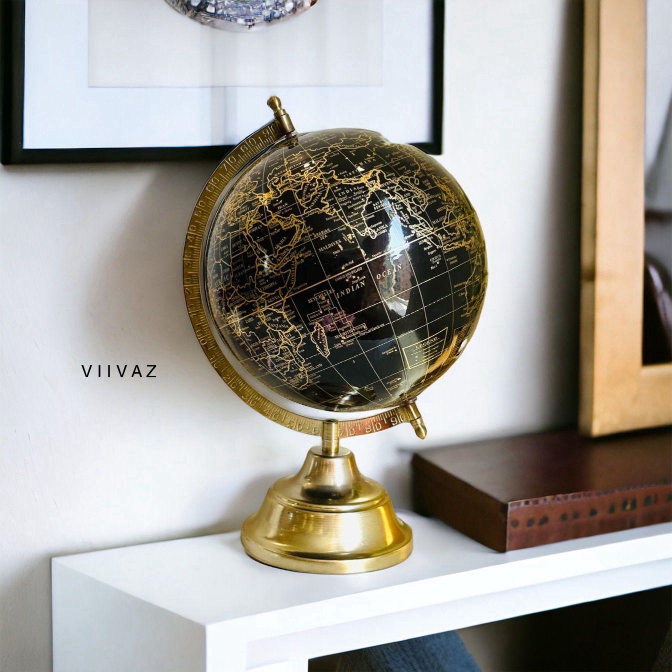 Berlin Laminated Black Globe