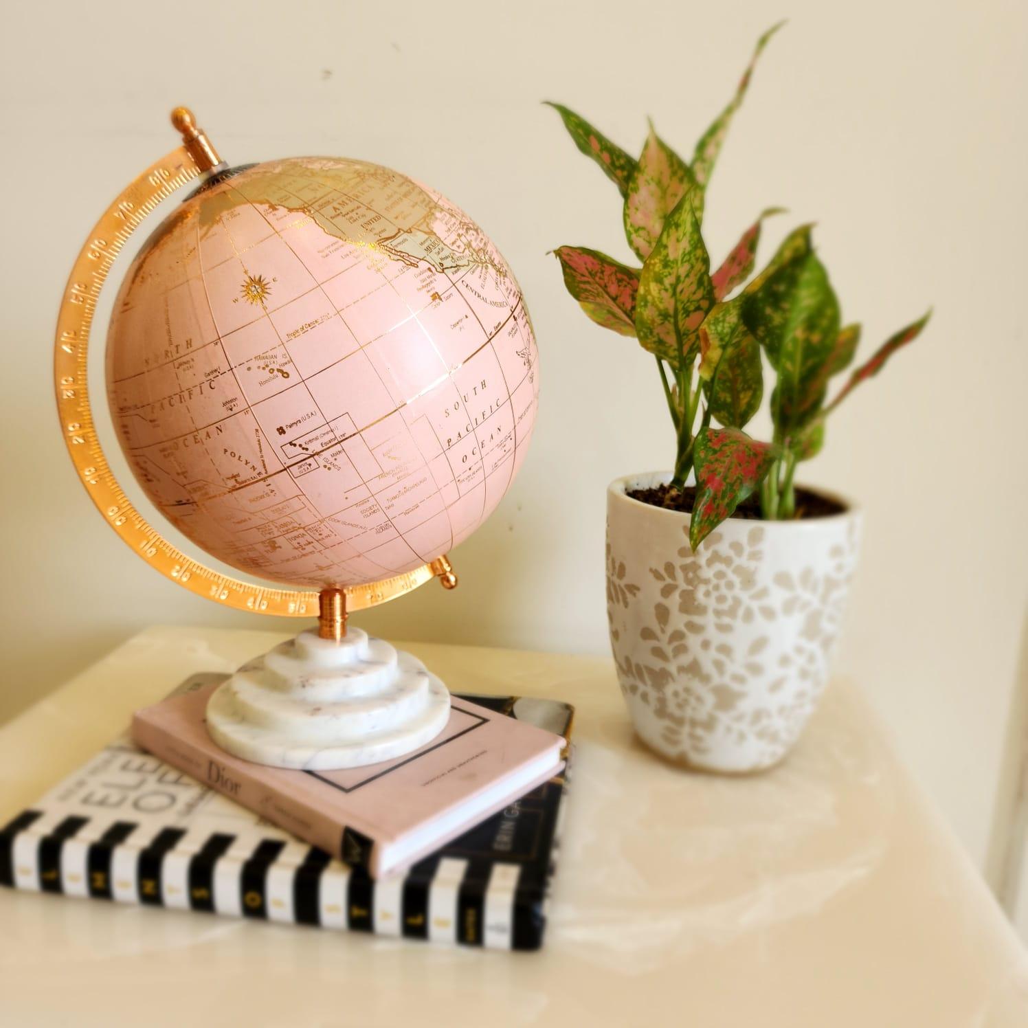 Central Laminated Pink Globe