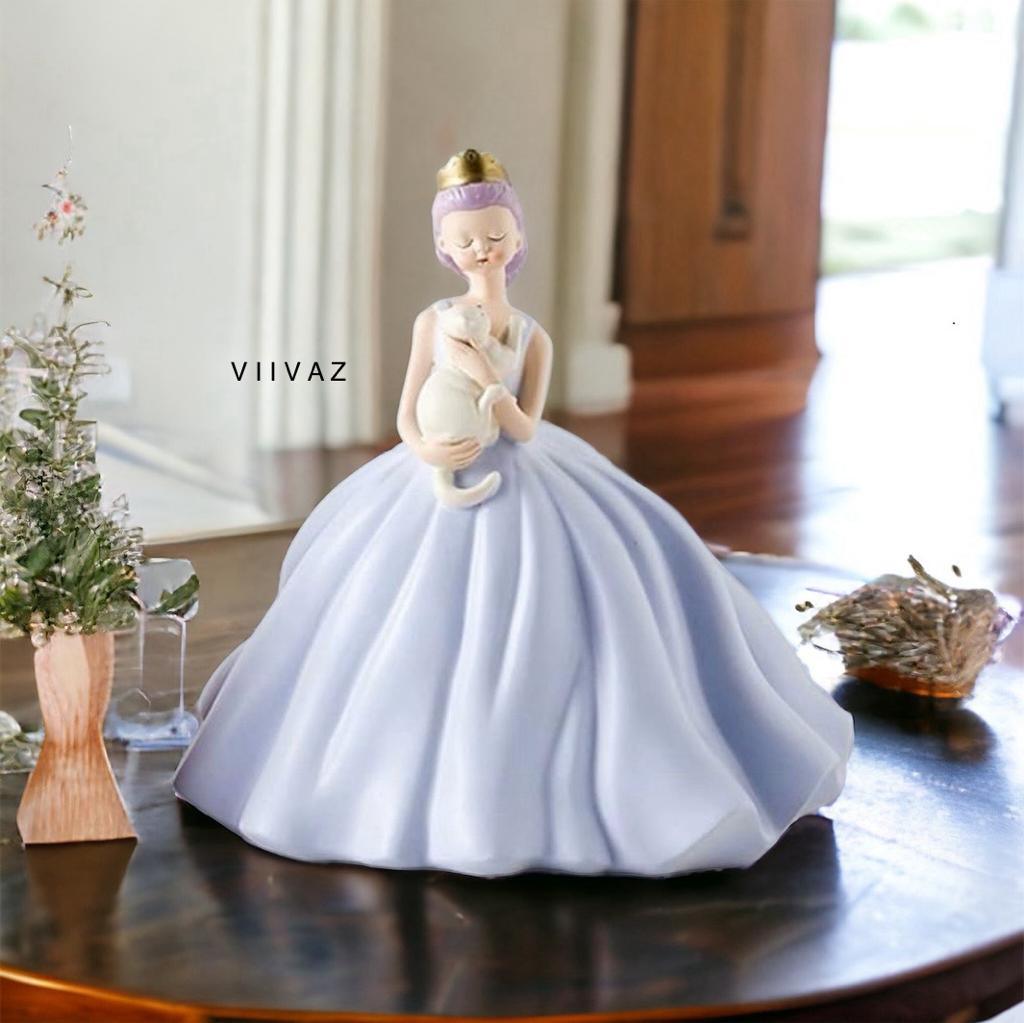 Charming Princess with Cat