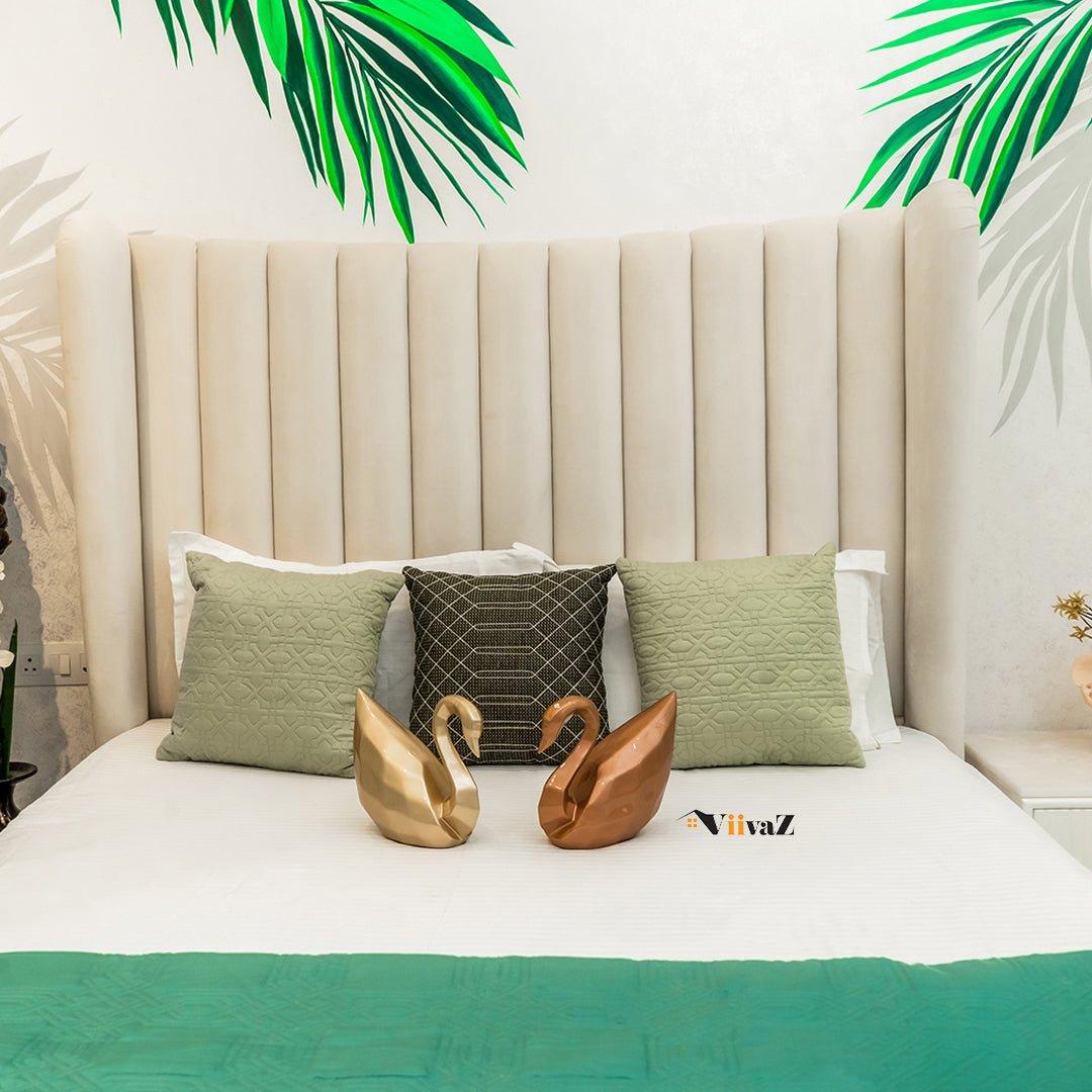 Elegant Swan Decor - Swag in the Swan