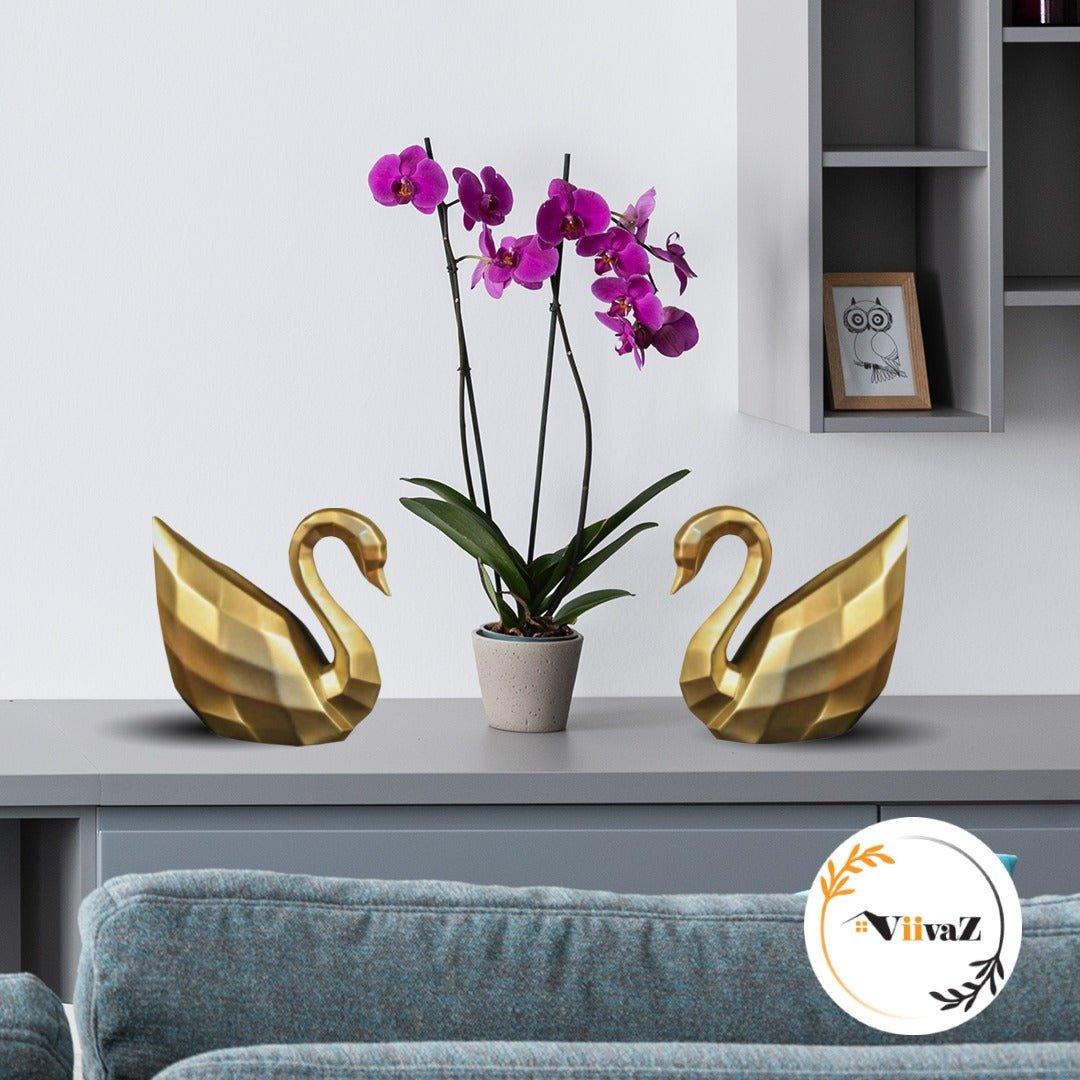 Elegant Swan Decor - Swag in the Swan