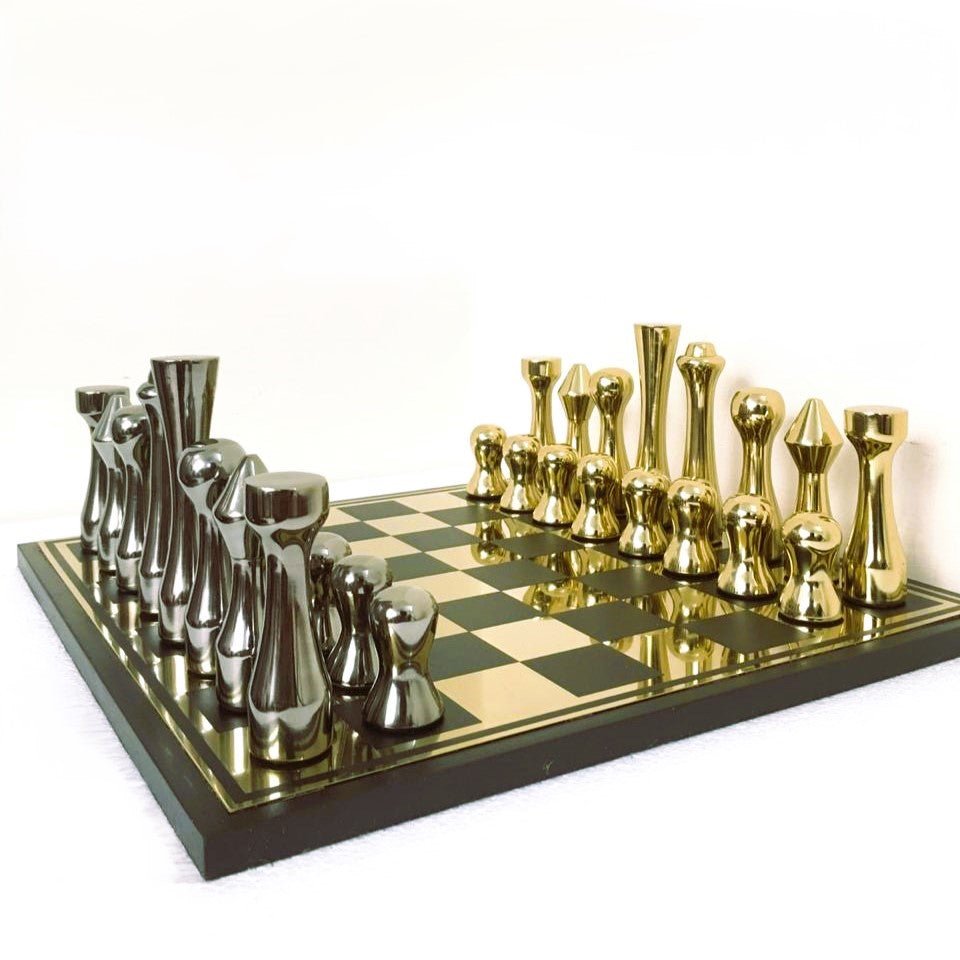 EUROPEAN METAL CHESS SET