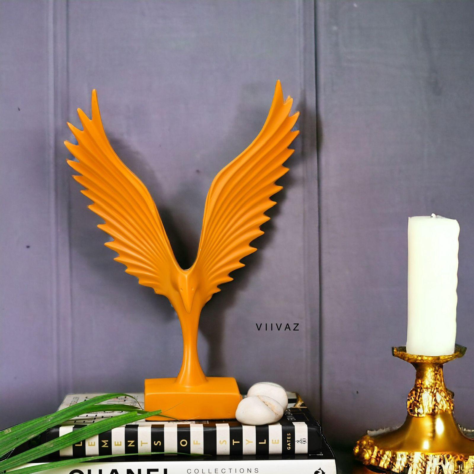 Falcon in flight Decor