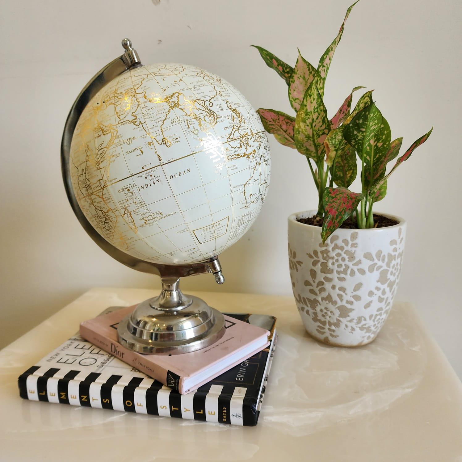 Guinea Laminated Beige Globe