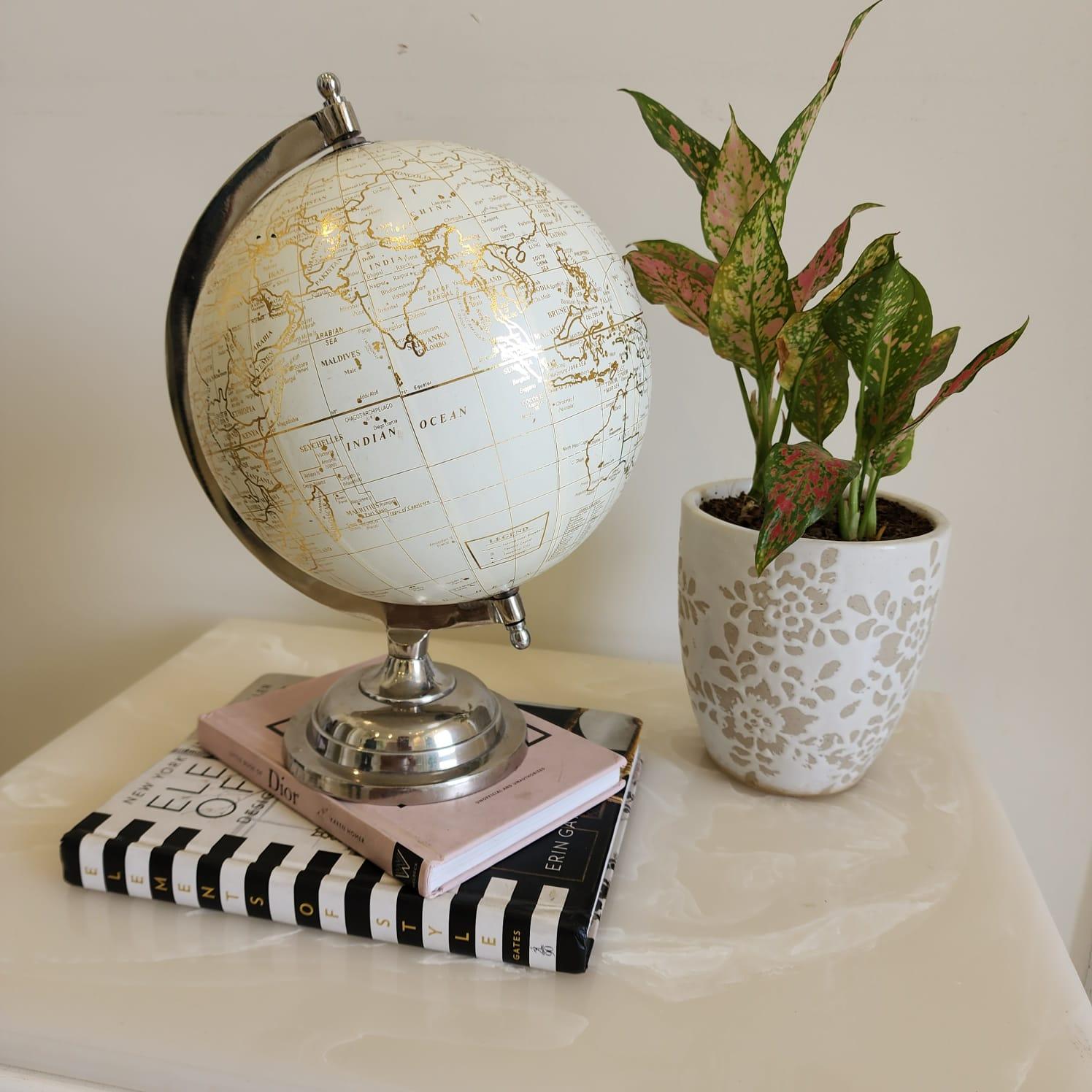 Guinea Laminated Beige Globe