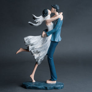 Kissing Couple Figurine