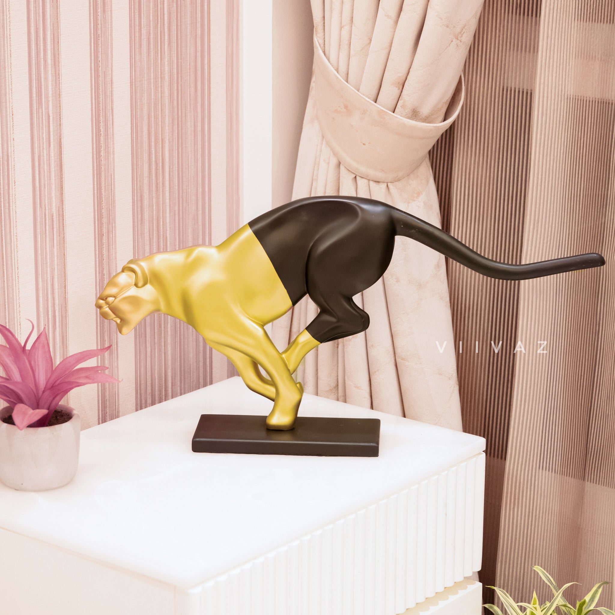 Chivalrous Cougar Sculpture - Curtsied Creature-VIIVAZ