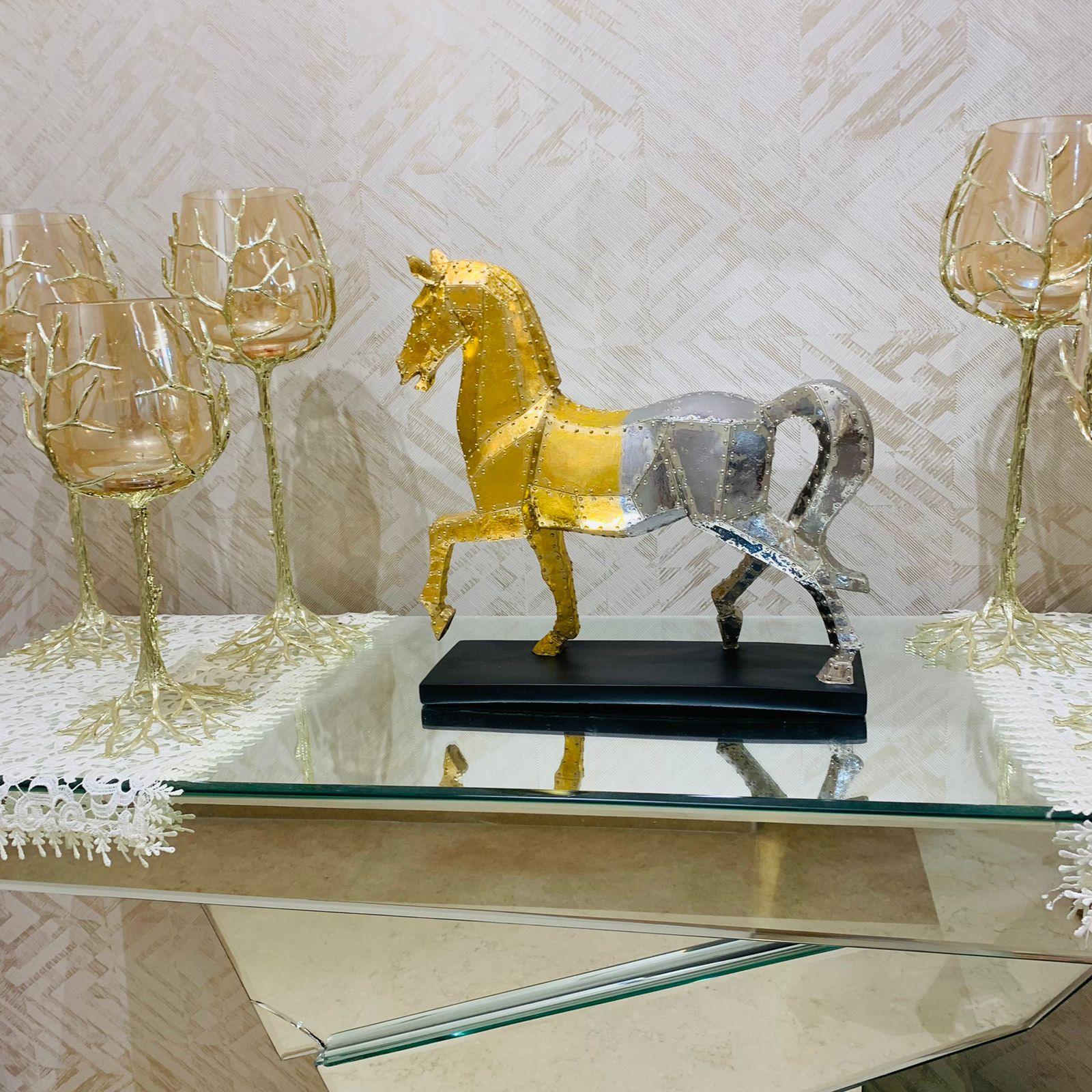 Majestic Dolt Foiled Horse