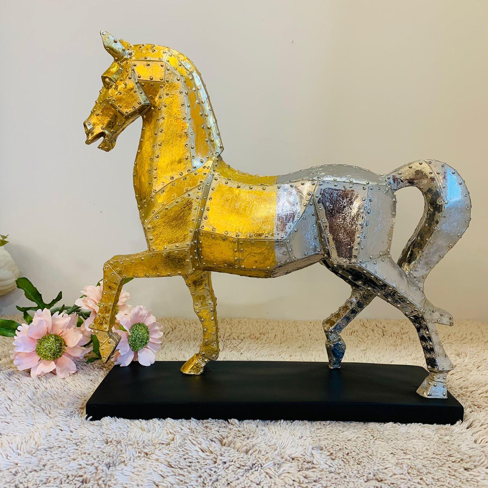 Majestic Dolt Foiled Horse